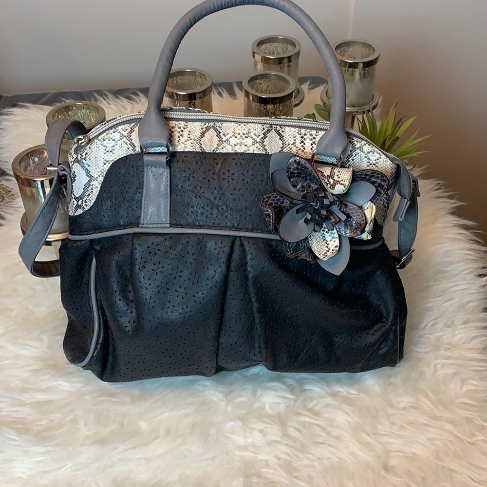 CLAIRE’S black/tan faux leather medium size shoulder bag